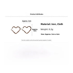 Détail de boucles d'oreilles cœur léopard avec dimensions 5cm x 4cm et poids de 8,2g