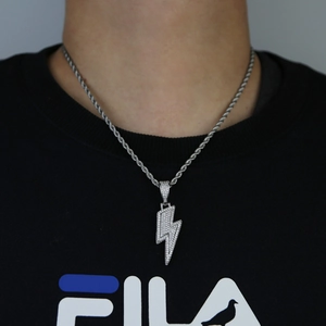 Pendentif éclair hip-hop avec zircons sur une chaîne torsadée argentée pour homme