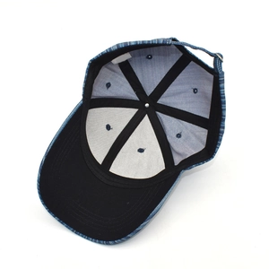 Vue intérieure d'une casquette de baseball en denim rayé bleu marine à 6 panneaux
