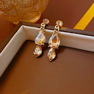 Luxuriöse goldene Tropfen-Ohrringe mit Champagner-Kristallen im Vintage-Blumenstil