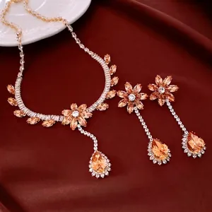 Set gioielli vintage con pendenti in zircone ambra e collana a fiori in tonalità oro