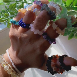 Elastic handmade rings featuring irregular natural amethyst and rose quartz gemstones