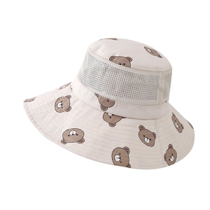 Chapeau bob respirant pour enfants avec motif d'ours et protection solaire beige