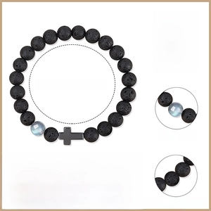 Vue détaillée du bracelet en pierre de lave 8mm avec pierre de lune et breloque croix
