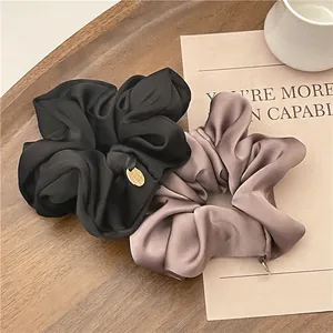 Elegant Satin Fabric Large Scrunchies Elastic Hair Ties With Gold Metal Charm Solid Color Pleated Ponytail Holder For Women