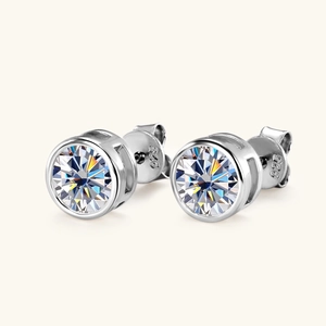 Elegant S925 sterling silver stud earrings with D color 6-prong moissanite stones