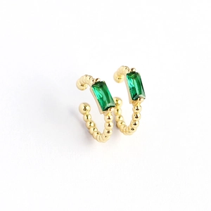 Golden s925 silver ear cuff with emerald green zircon and polished bead design