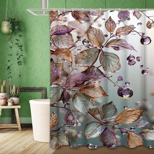 Detail eines wasserdichten Duschvorhangs mit Herbstblättern und klaren Wassertropfen