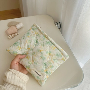 Detailed quilted floral storage bag in beige with delicate green and yellow patterns