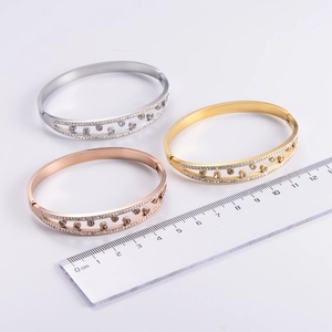 Detailed size measurement of 18k gold plated stainless steel crystal bracelets showing 6cm diameter