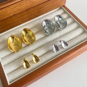 Abstract texture 925 silver irregular hammered round stud earrings in gold and silver