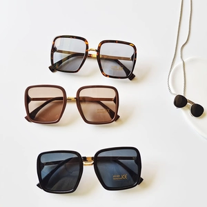 Kids square chunky sunglasses in tortoise brown and black with UV400 protection