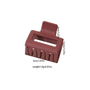 Detailed dimensions and weight of a red-brown rectangle matte shark hair clip