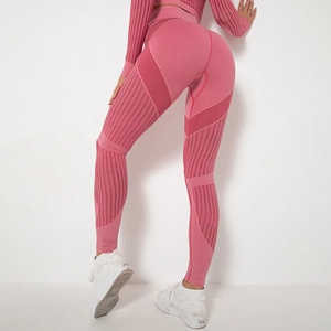 Rosa nahtloses Yoga-Set mit Langarm-Crop-Top und High-Waist Push-up Sportleggings