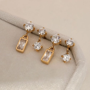 Gold stainless steel earrings set with square zircon pendants in beige velvet box
