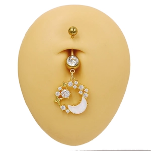 Goldener Bauchnabelpiercing mit Mond und Stern, weißem Opal und Zirkonia-Inlay