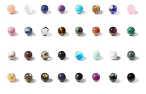 Grille détaillée de perles en pierre naturelle comme l'améthyste et l'œil de tigre