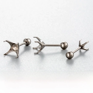 Detailed view of F136 titanium alloy 4-prong ear stud screw post with 0.8mm x 6mm dimensions