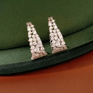 Orecchini a U placcati oro 18 carati con zirconi brillanti e ago in argento sterling