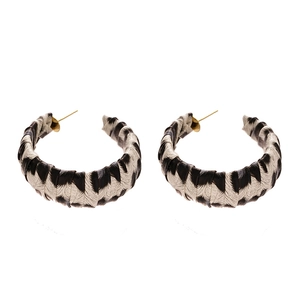 Boucles d'oreilles créoles C en similicuir à motif léopard noir et blanc pour femmes