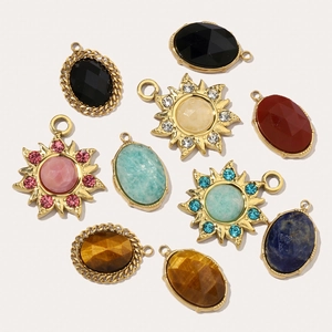 French vintage flower natural stone pendant with gold titanium steel oval frame