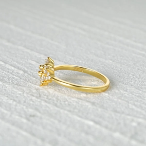 Macro view of S925 sterling silver hallmark on golden daisy ring with diamonds