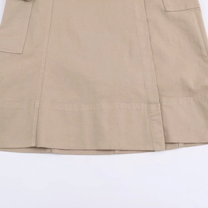 Gonna midi cargo alla moda color kaki con cintura e tasche con doppia cucitura