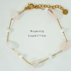 Detail of pink natural stone and pearl bracelet with 4.2g weight and 17+3cm size