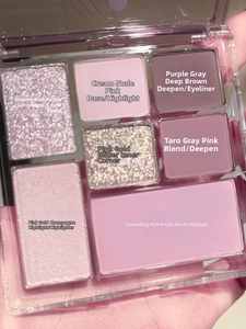 Makroansicht einer 7-Farben-Make-up-Palette mit matten und schimmernden Rosa-Lila-Tönen
