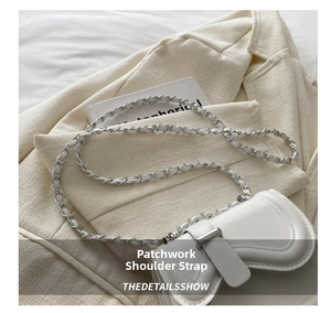 Detail of white leather saddle bag showing the mixed chain and leather shoulder strap
