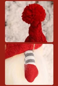 Dettaglio di uno gnomo di Natale con cappello rosso a maglia e lunghe gambe a righe