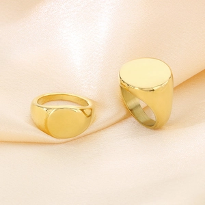 Anelli a sigillo in acciaio inossidabile placcati oro 18K su seta rosa morbida