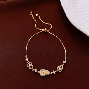 Detail of 18k gold plated cat eye opal bracelet with pearls and adjustable chain