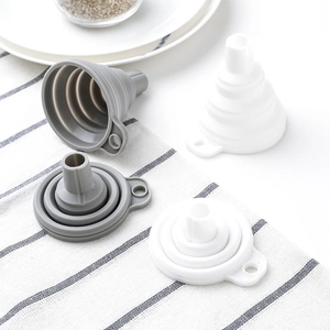 Juego de embudos de cocina de silicona plegables en gris y blanco, abiertos y cerrados