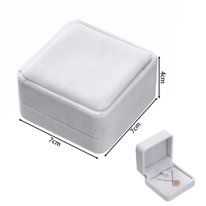 White velvet jewelry box detail showing 7x7x4cm dimensions and internal necklace storage