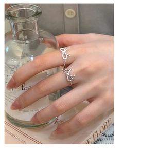 Detailed close-up of S925 sterling silver bow ring featuring a hollow twisted band design
