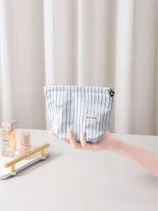 Trousse de maquillage à rayures bleues avec broderie nœud et fermeture éclair fleurie