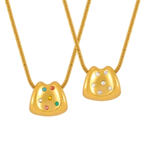 Collana a catena serpente dorata con pendenti a gatto in cristalli colorati e bianchi