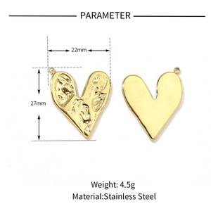 Polished and hammered gold heart pendants in stainless steel with 22x27mm dimensions