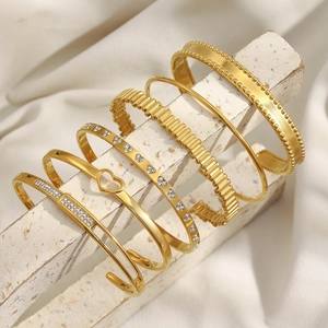 Minimalist Open Bangle Bracelet Stainless Steel 18K Gold Plated Hollow Heart Zircon Accent For Women French Style