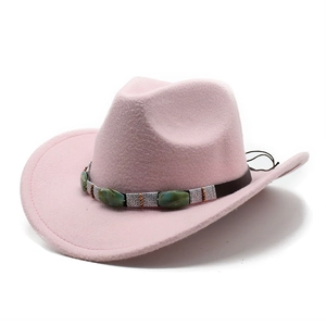 Chapeau de cowboy rose en feutre avec bande perlée ethnique et larges bords incurvés