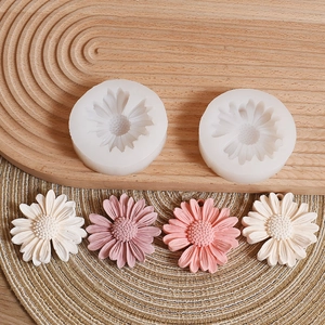 Macro shot of daisy flower silicone mold showing petal texture and DIY wax candle results
