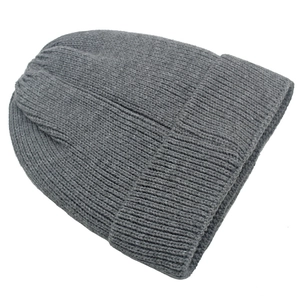 Minimalistische grijze gebreide wintermuts met omslag voor heren en dames in wit
