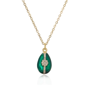 Elegante collana placcata oro con ciondolo a uovo in smalto verde e motivo a croce