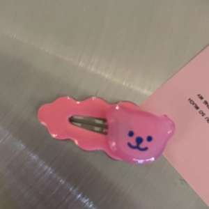 Cute pink bear wave-shaped hair clip for women, versatile BB clip style hair accessory