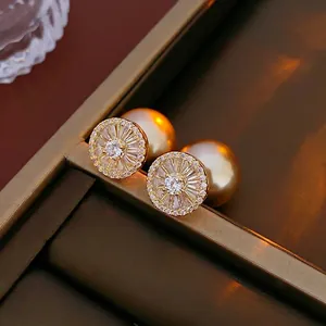 Boucles d'oreilles double face en perles dorées avec zircons cubiques de style français