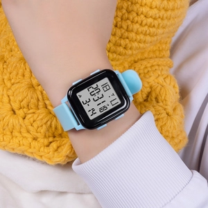 Blauwe siliconen sport horloge met zwart rechthoekig digitaal scherm voor tieners