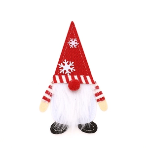 Porte-couverts gnome de Noël en tricot rouge et blanc pour décoration de table