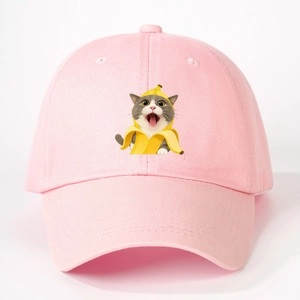 Rosa Baseballkappe mit lustiger Katze in Bananenschale-Illustration auf der Front