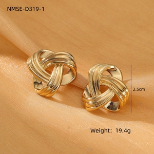 Detail view of gold knotted earrings with dimensions of 2.5cm and 19.4g weight